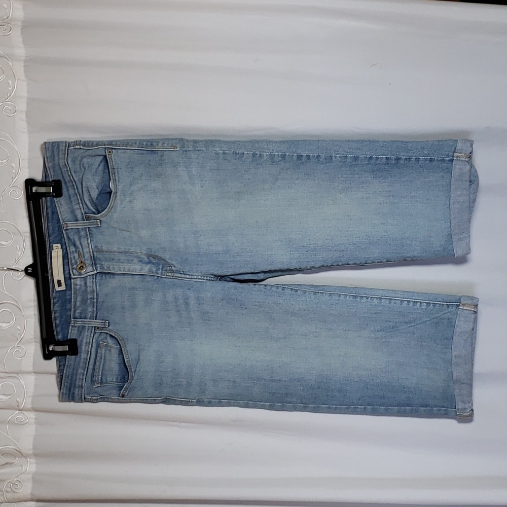 Levis Cropped Jeans